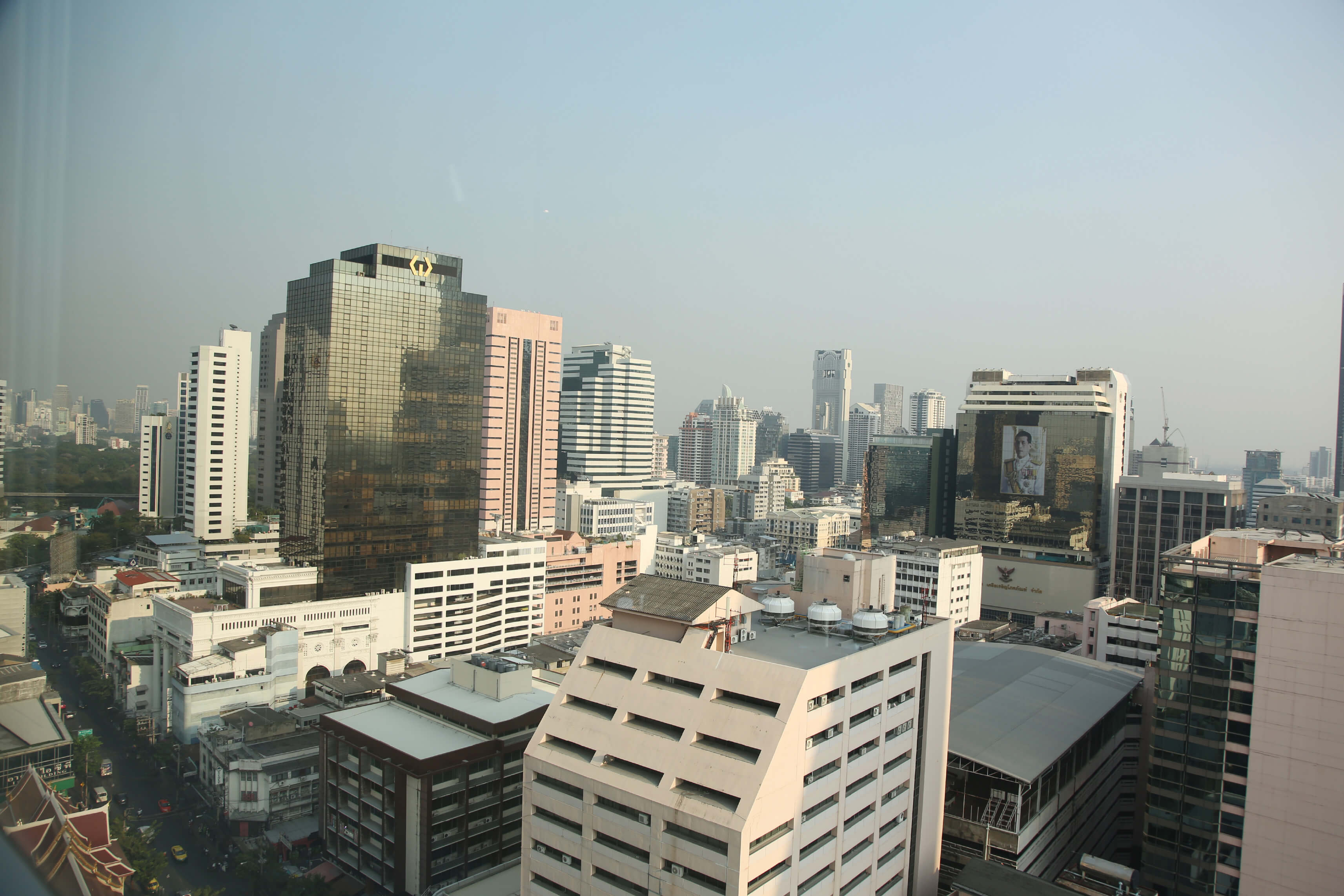 作業中の従業員の画像